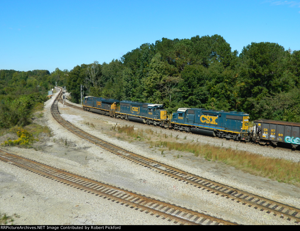 CSX 3168 (ES44AC-H) 4058 (SD40-3) 2692 (GP38-2)